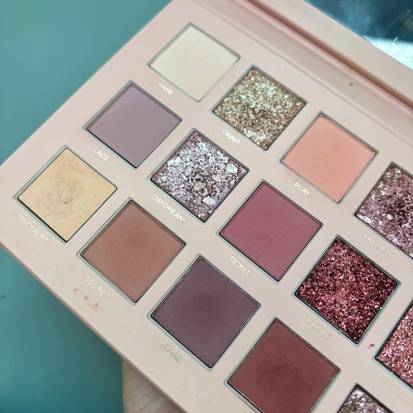 Hudson Beauty Nude - Picture 5 of 7